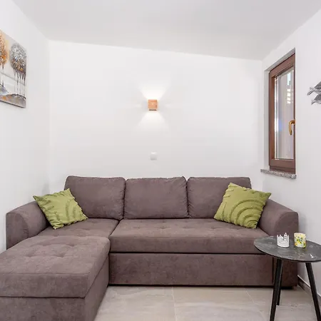 Apartment In With Kitchen Pinezici (Krk)