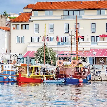 Beautiful In * Pinezići